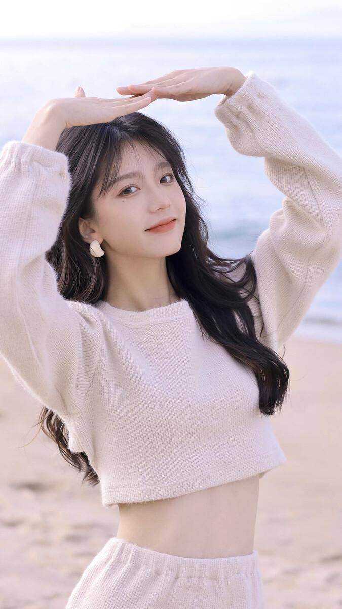 何君